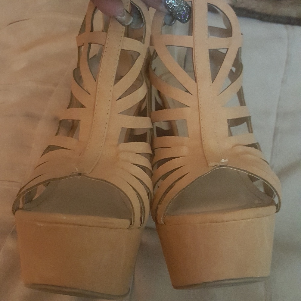 Shoe - Picture 5 of 7